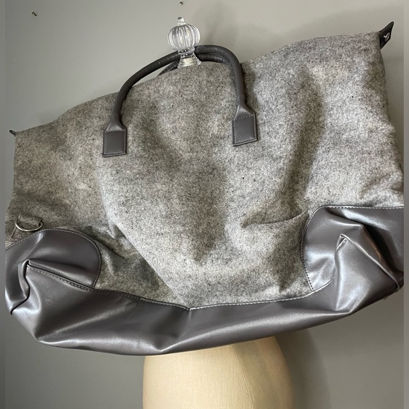 DSW Weekender Gray Tote Bag - Picture 7 of 10